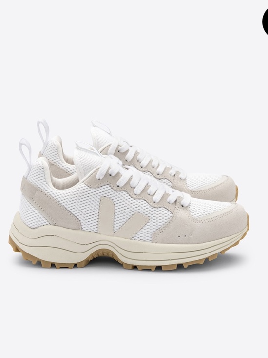 Veja Shoes - Cream Veja Sneaker